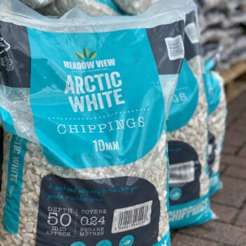 Arctic white chippings 100mm
